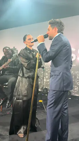 Amazing performance by @Niall Horan covering “who you are”with @JessieJ such a special moment for such an incredible  evening! 💫 #HoranAndRose #NiallHoran #JustinRose #JessieJ #CancerResearch 