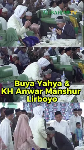 Momen penuh kehangatan antara dua ulama besar, Buya Yahya dan KH Anwar Manshur Lirboyo 🌿 Pertemuan yang menyejukkan hati, mempertemukan ilmu, adab, dan cinta sesama ahli dakwah. Semoga keberkahan dan kasih sayang Allah senantiasa meliputi para pewaris ilmu Rasul ﷺ. 🤍 #BuyaYahya #KHLirboyo #KHAnwarManshur #UlamaBersatu #SilaturahmiUlama 