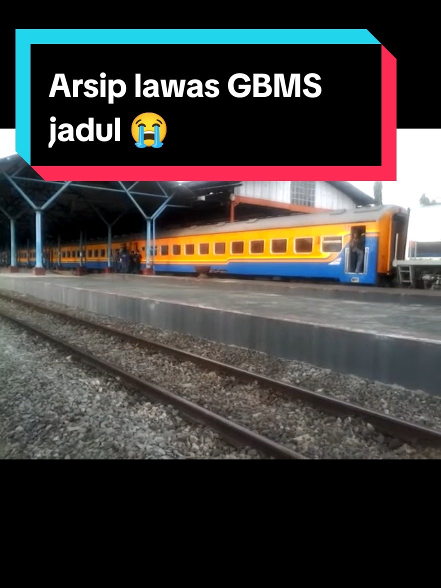 Iseng buka channel YouTube ku yang pertama (udah ga bisa log in, karena lupa email dan password 😭🙏🏻), dan Nemu beberapa video kereta jadul, jauh sebelum era Stainless dan New Generation merajalela..... Saya upload ulang di tiktok yaa... itung2 buat Nostalgia sedikit walau ga seberapa, karena untuk log in akun YouTube yang pertama nya udah ga bisa. #Nostalgia #KeretaApiGayaBaruMalamSelatan #JamanDulu #Nostalgia 