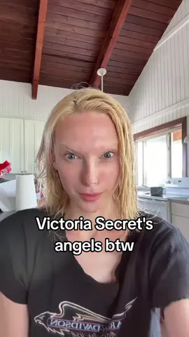 I love them 💛 #alexconsani #quenblackwell #quen #victoriassecret #victoriassecretangel #vsangels #models @quenblackwell @Quensadilla @Alex Consani 