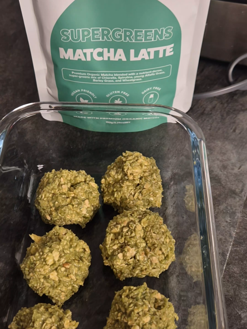 Mum life hack 💚 These Matcha Protein Balls keep me going between school runs + work — no bake, high protein + seriously yum 🍵✨ #Kenwood #easymealprep #ProteinBalls #MatchaRecipe #HealthySnacks 