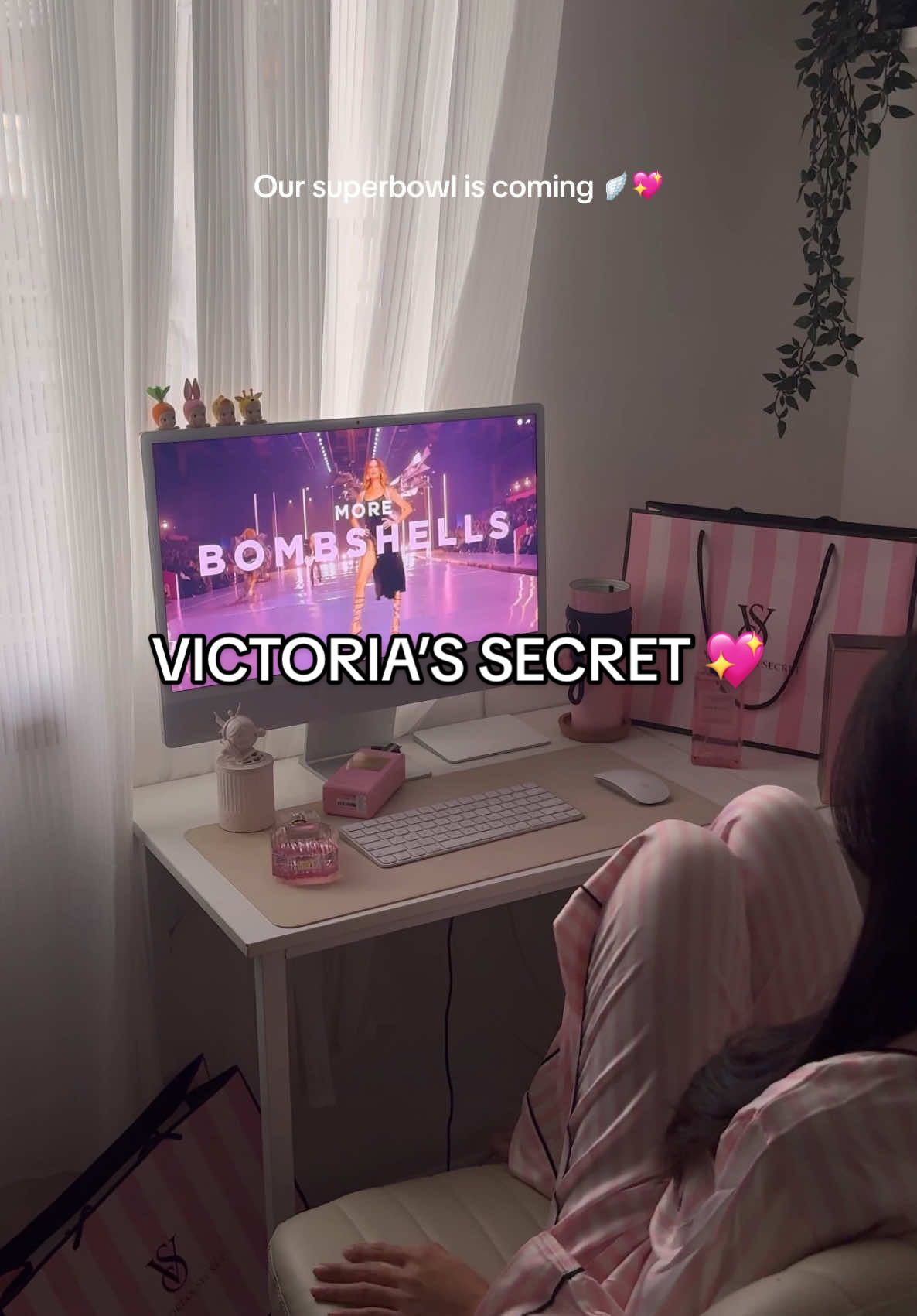 Can’t wait for 7 PM! See you, angels! 💖 @Victoria’s Secret  🪽 #victoriasecretfashionshow2025 