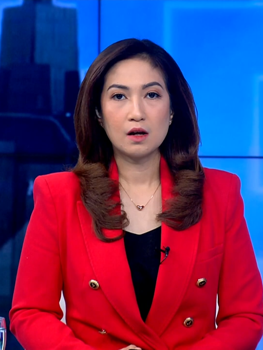 KEDIRI, KOMPAS.TV - Petugas Dinas Kesehatan melakukan pemeriksaan di sejumlah dapur SPPG Kota Kediri.  Pemeriksaan ini dilakukan untuk menilai langsung kelayakan dapur SPPG untuk mendapat Sertifikat Layak Higienis Sanitasi atau SLHS.  Dalam penilaian kali ini, petugas memeriksa anggota SPPG yang diwajibkan memiliki sertifikat penjamah makanan hingga uji sampel air dan makanan yang diolah.  Hasil pemeriksaan tersebut akan menentukan layak atau tidaknya SPPG untuk mendapatkan sertifikat SLHS.  Dinas Kesehatan Kota Kediri menargetkan 21 dapur SPPG rampung diperiksa hingga akhir bulan Oktober.  Sementara itu, pengawasan terhadap sejumlah SPPG juga dilakukan petugas kesehatan di Blora, Jawa Tengah.  Pengawasan dilakukan secara berkala selama enam bulan ke depan untuk memastikan standar operasional SPPG.  Mulai dari proses pemasakan, pembagian porsi, tempat pencucian, hingga pendistribusian MBG menjadi poin pengecekan SPPG #beritaviral #new_trending #kompastv #kompastvjambi