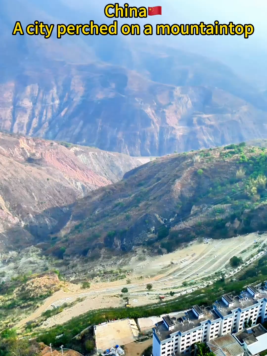 🇨🇳Chinese cities 28:Honghe County is under the administration of the Honghe Hani and Yi Autonomous Prefecture in Yunnan Province, China. The entire county seat is perched at an altitude of 2,000 meters above sea level.#China #yunnan #Cityscape #ModernChina #ChinaTravel #中国 #云南