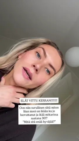 nuori, naivi ja unelmiin uskova nainen täällä hei… tottakai mie tiedän miksi se on vaikeeta olla elossa joka solullaan… me pelätään tulla näkyväksi, koska mitä jos ne nauraa mulle, mitä jos ne ei ymmärrä mua, mitä jos olen taas liikaa jonkun silmissä, mitä jos taas joudun hylätyksi, mitä jos mua taas satutetaan kun olin oma itseni, koska se aiheuttaa muissa epämukavia tunteita? on henkisesti vaan helpompaa sulkea ja sammuttaa osia itsestään. on helpompaa olla ottamatta riskiä. mutta silti päätän jatkaa hieman naivina ja unelmiin uskoen, koska jos meillä ei ole toivoa, mitä meillä enää on? #fyp #elossa #finnishtiktok 
