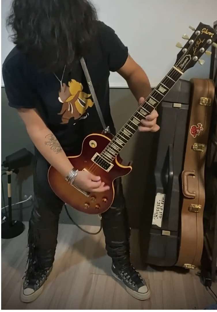 Slash’s Snakepit - Life Sweet Drug “Aint Life Grand” 25TH Learned this on the fly! But it’s got some Mojo, Cause there’s no fucking way i’m not paying tribute to this Record! #guitartok #slash #gibson #fyp #guitar 