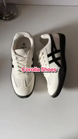 u can never go wrong with white+black sneakers #shoes #corollashoes #sneakershoes #casualshoes #unisexshoes 