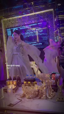 Người mang tình yêu trống vắng…#gaixinhtiktok #muacotrang #karaoke #hotgril_xinh #gaixinh 
