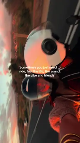 What's better ? #islandlife #roadtrip #sunset #trend #foryoupage 