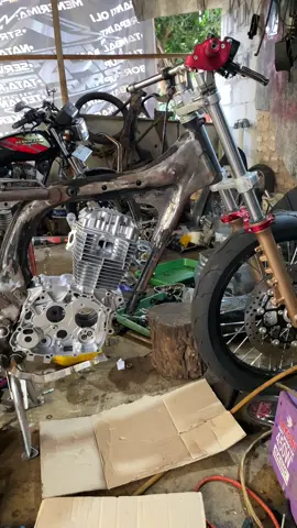 Hanya bengkel desa yang jauh dari kota 😢#mesinherex #cbnyeni #cbindonesia #herexpekalonganselatan 