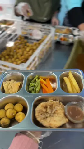 Menu hari ini steak ayam ya adik-adik💕🔥🐣#fyppppppppppppppppppppppp #makangratisprabowo #menumbg #steakayam 