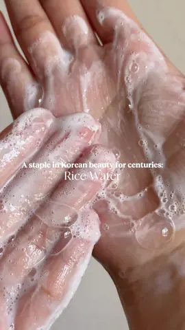 A cleanser that doesn’t dry your skin out >>> @aboutme_usa_official Rice Makgeolli Cleansing Foam is a pretty underrated product 🤍 #aboutme #veganskincare #sensitiveskin #koreanskincare #skintok 