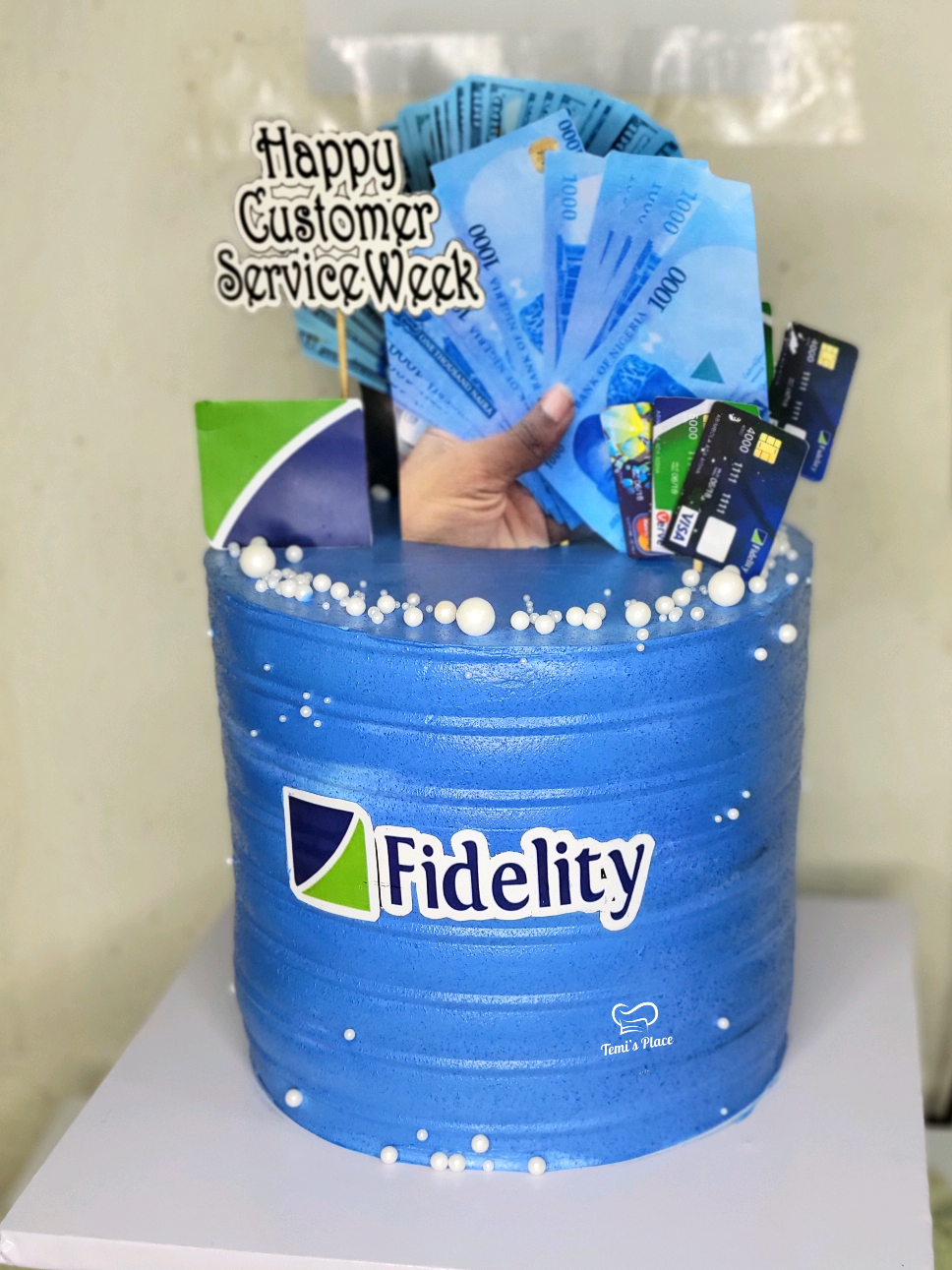 #creatorsearchinsights Fellow bakers, do you ever have mixed feelings about your cakes? 😅 One minute you’re obsessed… the next you’re not even sure if you love it 😭🎂 Please tell me I’m not alone lol 😆😂 Sometimes it’s ‘wow, I really did that!’ Other times it’s ‘wait… is this even fine?’ 😂 Either way, we keep showing up, creating, and learning 💕 Because that’s what growth looks like ✨ Perfection isn’t the goal — growth is 🌱 🎂 To every baker and creative getting better with each bake, you’re doing amazing 💪🏽💛 We are happily taking bookings for the ember month Send a dm for more enquiries  #BakingJourney #whippedcreamcake #cakesinbodija #bakertobaker 