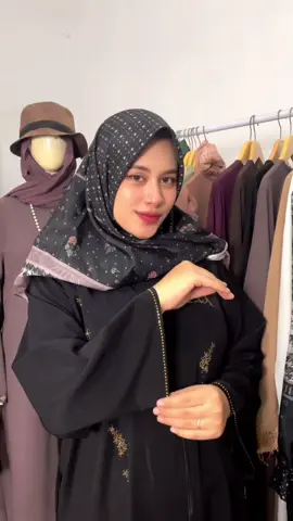 Tampil cantik tapi tetap nyaman dengan abaya tasya swarovski🥰. Bunda bunda biar ga ketinggalan, mending amankan dari sekarang‼️😍 #abayatasya #abayaswarovski #abayamarinasilk #abayaviral #abayapremium 