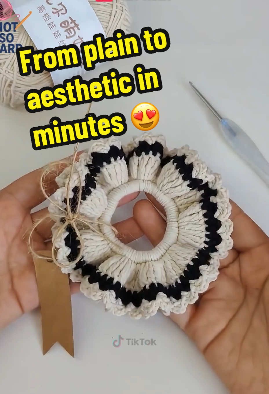 Simple, elegant, and so easy to crochet 💕 Make this artsy scrunchie using just a 2.8mm hook — no sewing, no stress! Perfect handmade gift idea 🎁✨ #CrochetScrunchie #CrochetForBeginners #CrochetTutorial #CrochetDIY #handmadeaccessories 
