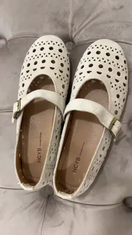 No paltos, no pain, just style and comfort! 💃 🛒 Click mo na yung 🟡 Yellow Basket, promise, hindi ka magsisisi! 💛 #tiktokshopp  #tiktokmademebuyit  #shoesph #ootdph #viraltiktok 