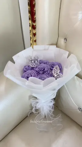 ดอกสีม่วงเจ้าหญิงมากกก💜🎠🫧 🏠💚:wimonratt220  ☁️ เก็บรักษาได้นาน  ☁️ ฟรีติดกลิตเตอร์แบบฉ่ำๆ ☁️ ฟรีผีเสื้อและมงกุฎ #ดอกกุหลาบริบบิ้น #ช่อดอกไม้ #ของขวัญให้แฟน #ของขวัญวันเกิด #ของขวัญปัจฉิม 
