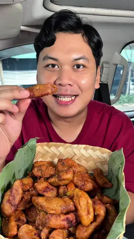 setelah gua abis berjuta-juta dengan makanannya kak pinkan mambo, mending kalian beli yang pasti-pasti aja nih kaya pisang goreng madunya  @SebesekPisangMadu  📍Sebesek Pisang Madu Pasar Modern Intermoda Bsd City, Cisauk, Kab. Tangerang #foodfestontiktok 