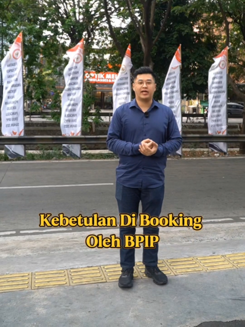 Menggelar Diskusi Kenegaraan: BPIP Memilih Calista Function Hall! 🙌✨️ ​Suatu kehormatan bagi kami dipercaya oleh BPIP (Badan Pembinaan Ideologi Pancasila) untuk menyelenggarakan diskusi penting mengenai Rancangan Undang-Undang (RUU) BPIP malam ini, dihadiri oleh 100 tamu undangan spesial. ​Kami memastikan semua detail berjalan lancar, mulai dari petunjuk arah di luar ruangan hingga fasilitas premium di dalam. Untuk mendukung presentasi RUU, kami siapkan videotron custom 2.5m x 4m agar materi tersampaikan maksimal. ​Sukses untuk acaranya! ✊️💪 ​#BPIP #RUUBPIP #CalistaFunctionHall #EventPemerintahan #FunctionHallJakarta 