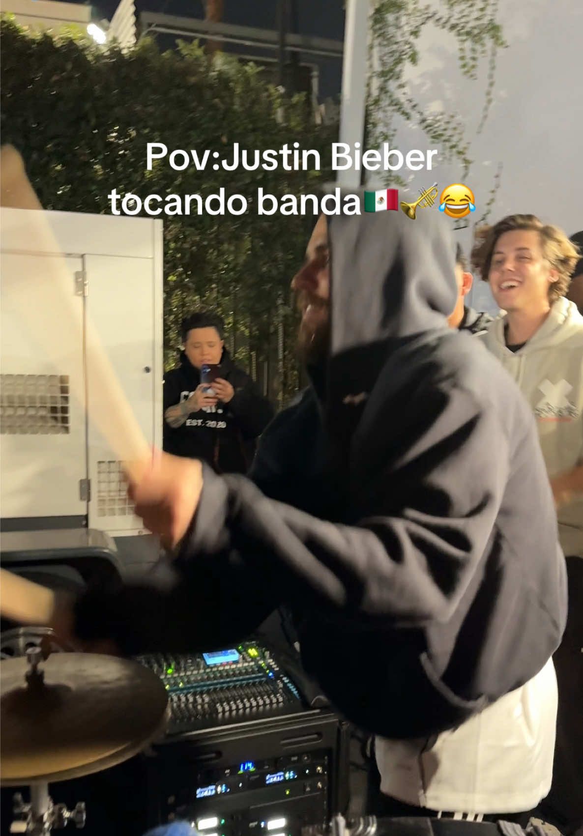 Yo cuando pensé que ya lo había visto todo… Justin Bieber tocando banda 😭🎺 🇲🇽 #justinbieber  #skylrk #justinbiebertocandobanda #justin #bieber 