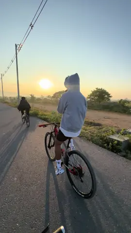 ဆိုင်ကယ်တော့မရှိဘူး ဒါပဲရှိတာ🤣🤣#tiktok #fyptiktok #cycling #ဒါပဲတက်နေလို့ #cyclist 