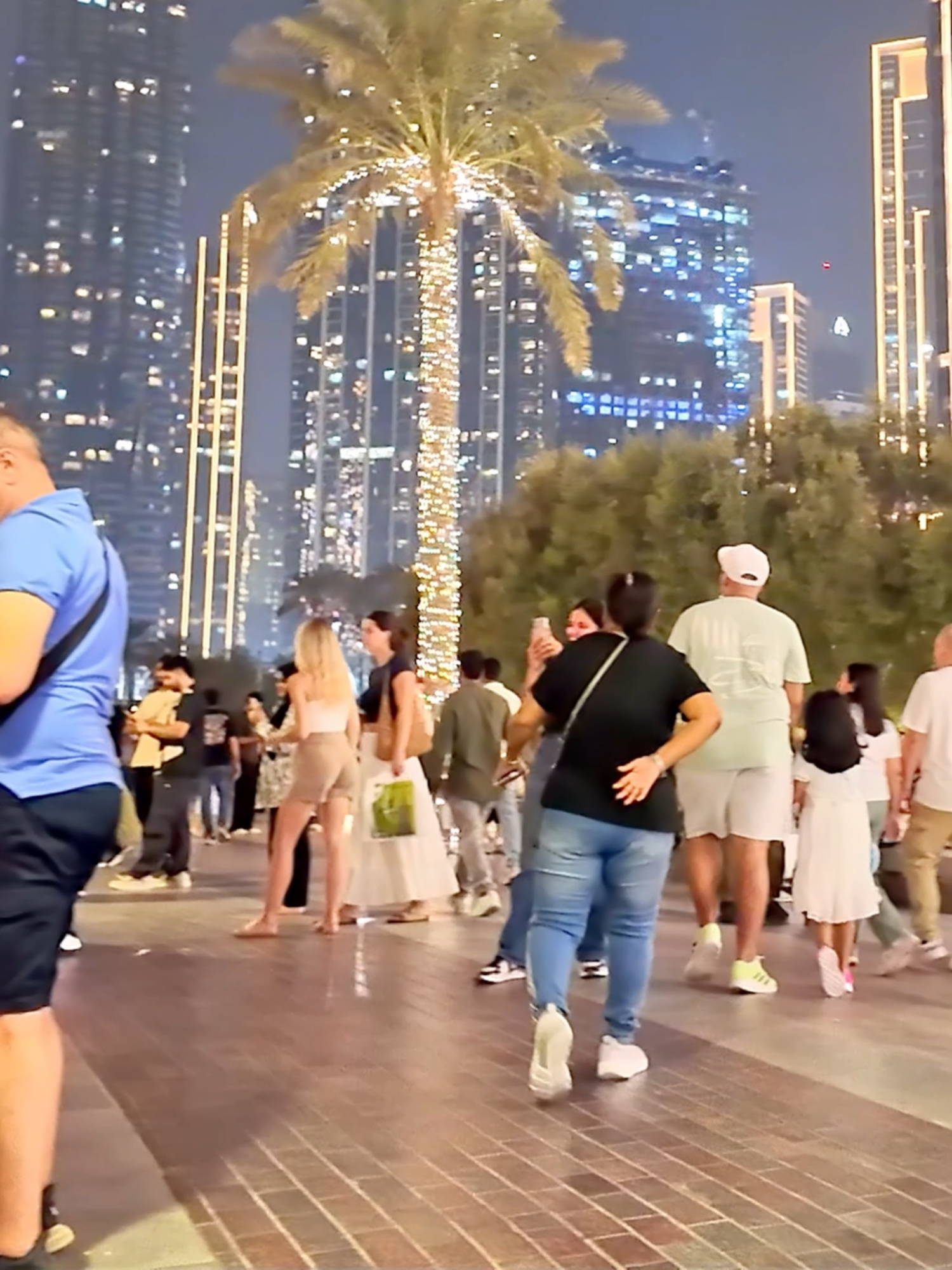 Dubai Burj Khalifa, City Center#dubai #burjkhalifa #burjkhalifadubai #downtown #dubai🇦🇪