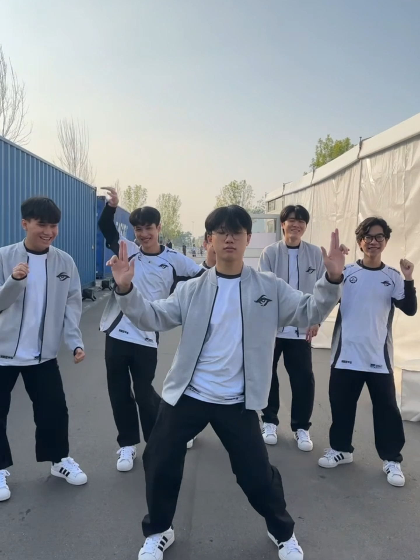 how it feels to start #worlds2025 with a win 🤗 #leagueoflegends #lolworlds #teamsecret #secretwhales #worlds2025