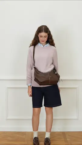 Muva’s bag is your fashion savior! Its chic design blends with any look, be it a lazy day or a fancy night. A must-have for anyone into style. #OOTD #muva #fashion #bag 