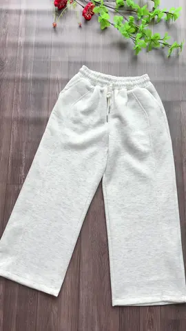 Quần suông nỉ hai da cho bé. Chất nỉ dày dặn, đanh, form ống rộng thời trang, có nhiều màu và đủ size từ 9 đến 45ki ạ. #xuhuong #thoitrangtreem #quannichobe #quanni #quanongrong 