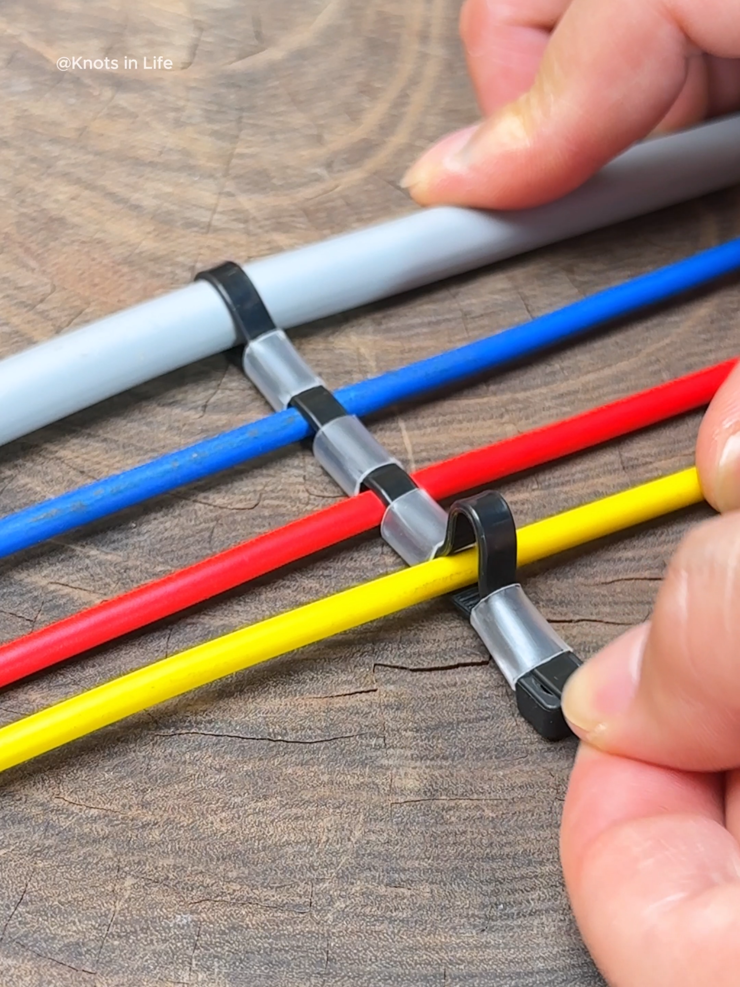 Great DIY Idea to Organize Wires with Zip Ties & a Plastic Straw!