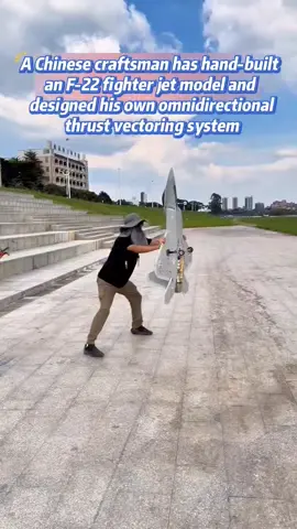 👏 So hardcore! A craftsman from Guangdong, China, has hand-built an F-22 fighter jet model and even designed his own omnidirectional thrust vectoring system. The model can perform complex, high-difficulty maneuvers—surpassing the capabilities of the original model. 👀 #ChinaTech #Chinalife #F22 #fighterjets #craftsman #model