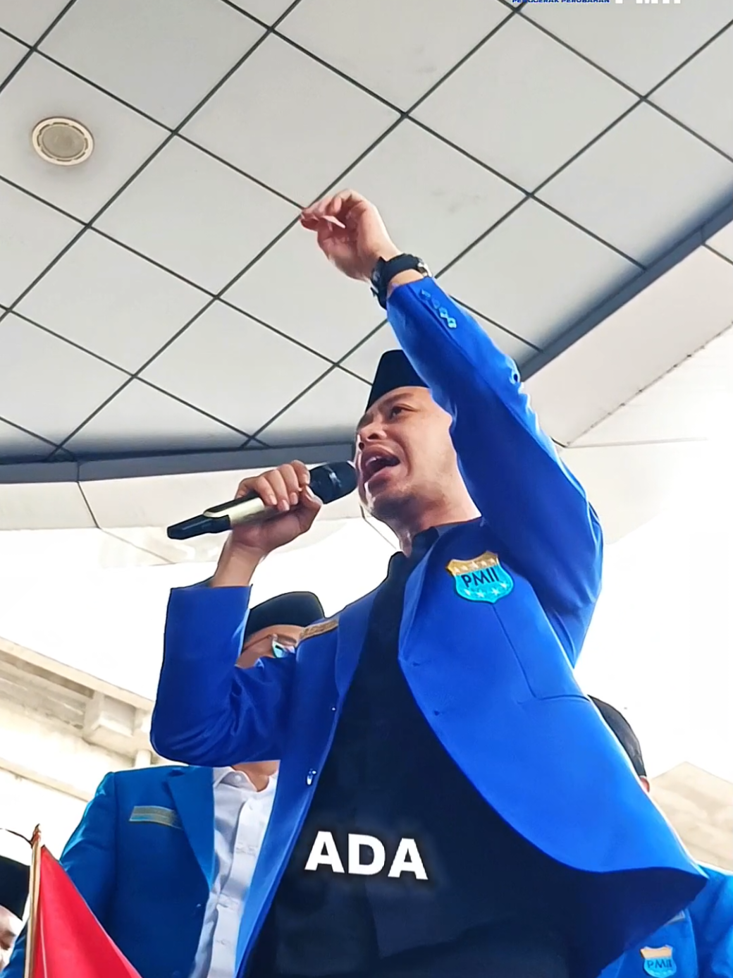 Orasi Ketua Umum PB PMII, Sahabat M. Shofiyulloh Cokro dalam Aksi Solidaritas PMII untuk Ulama, Santri dan Pesantren, Rabu (15/10/2025) di depan Gedung Trans Corp Jakarta Selatan. #Santri #Kiai #Pesantren #Boikotatranscorp #PMII 