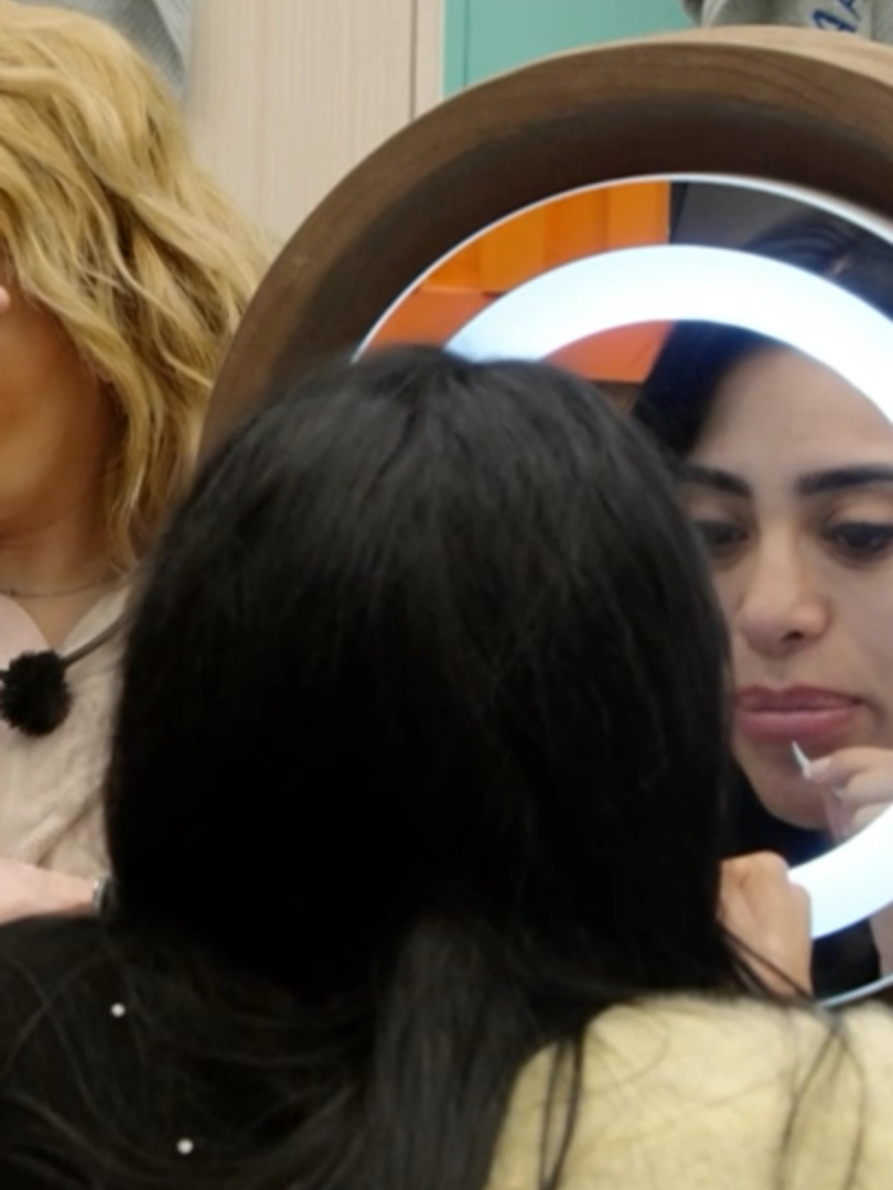 ¿Cómo se siente #KimShantal de dormir en el cuarto del capataz? 👀💤 Mi granjera revela cómo fue su primera noche junto a #SergioMayerMori. 🤠🛏️🔥 Transmisión 24/7 en #DisneyPlus experiencia completa. Durante dos semanas podrás disfrutarla en mis redes: 🌐Sitio Web 📱App TV Azteca En Vivo 💻YouTube