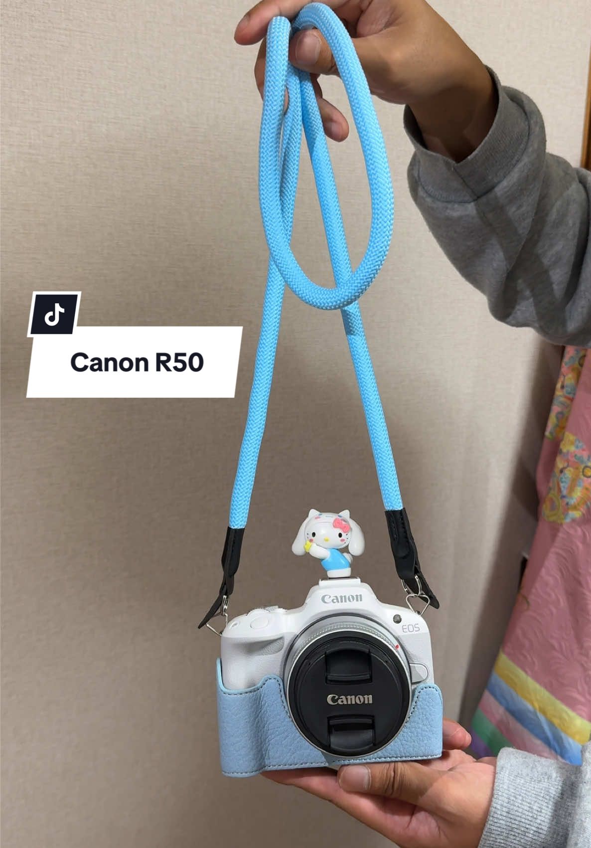 Canon R50 set sẵn màu trắng hồng tại Nhật Bản. Shop có sẵn cả máy và ốp lưng case bảo vệ máy với nhiều mẫu khác nhau. Xem và mua trực tiếp tại Tokyo hoặc FREE ship toàn Nhật Bản. #digitalcamera #canonr50 #mayanhtainhat #xuhuong #vairal 