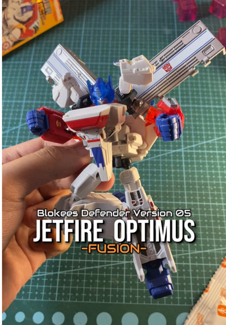 💥Jetfire X Optimus Prime💥 using Blokees Defender Version 05  and Galaxy Version 08 • • Idea by @叶梨  • • • • @blokees.official @BLOKEES Official Store Blokees Defender Version 05 #blokeestransformers #blokeesdefenderversion05 #jetfire #blokeescustom #meme 