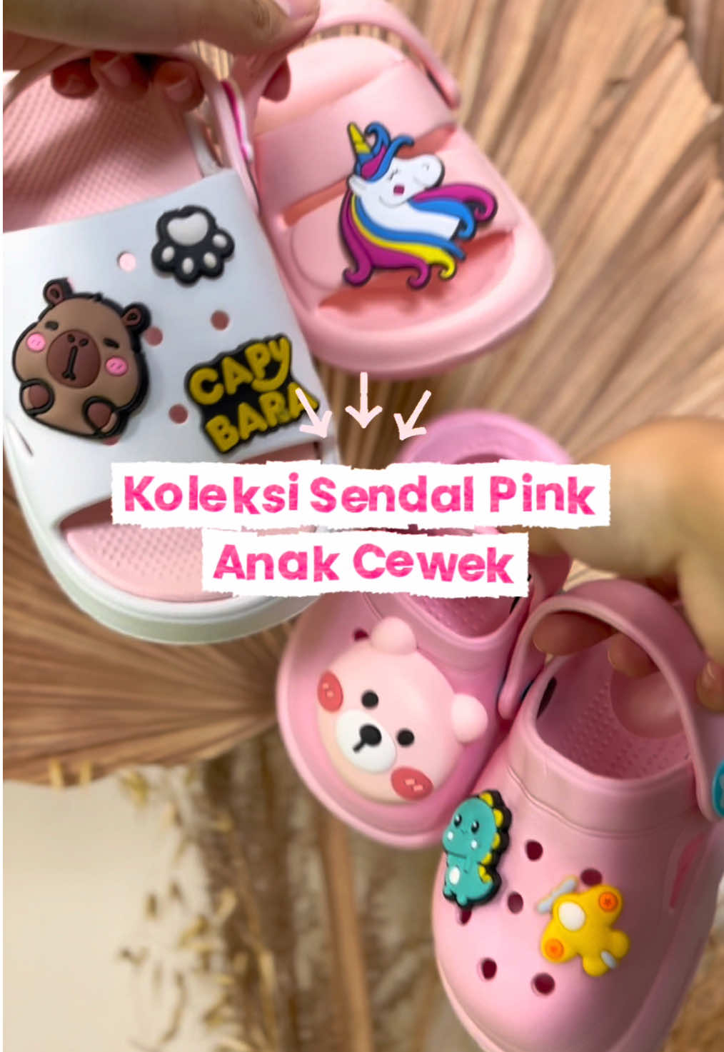 GEMES-GEMES POOOL!! 💖 Moms, yang punya anak cewek lagi lucu-lucunya mesti punya koleksi pinkeu-pinkeu ini siiih! 👧🏻💗✨ #rekomendasisendalanak #sendalanak #sendalanakkaret #sendalanaklucu #promoguncang1010 