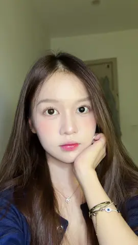 Bên nâu bên đen