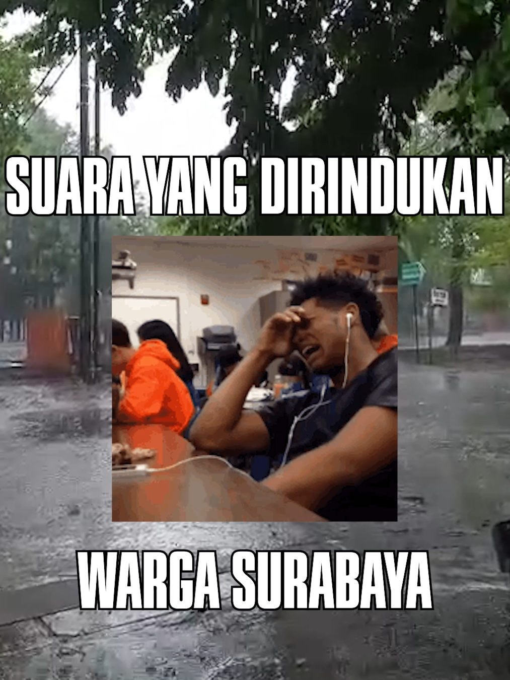 Warga Surabaya menyebut cuaca panas yang berlangsung beberapa waktu belakangan dengan istilah 