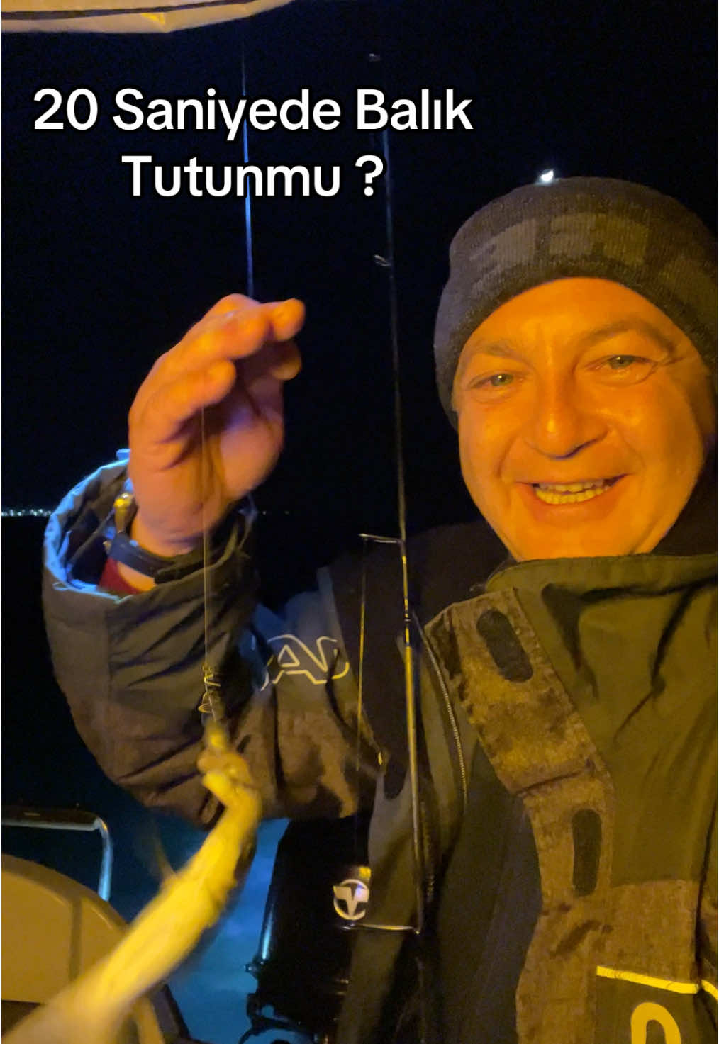 20 saniyede Balık tutuyoruz… Flato Kesilmiş istavriti zokaya takıyoruz florakarbon Misina ile aşağıya gönderiyoruz ve 20 saniyede balığı alıyoruz 😚 Rast Gelsin!!! #balık #balıkavı #istavrit #çinekop #zoka         