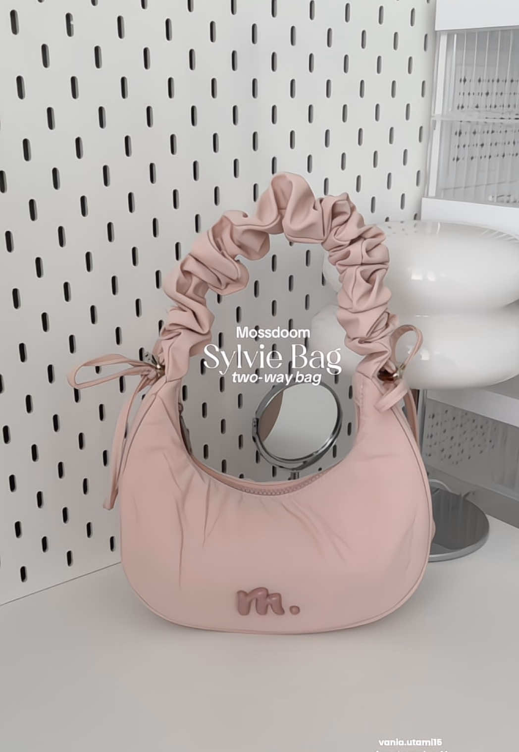 Cute bag! New launching 💕 @MOSSDOOM #mossdoombag #sylviebag #pinkbag #waterproofbag #bag 