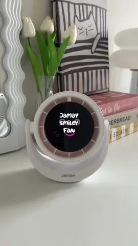 Org tengok seram tapi kite tengok cute 🤣 yg ni takdek kaki sotong sesuai sgt letak dekat meja kerja/study anak, cute! #jamay #desktopfan #jamaysmileyfan #kipasanginportable #kipasmeja  