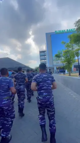 Mungkin dulu kalau gak nekat daftar, sekarang gak akan tau nikmatnya disiang bolong lari-lari kecil 😀 #tniindonesia🇮🇩 #tniangkatanlaut #rspaldrramelan #fyppppppppppppppppppppppp #fouryoupage 