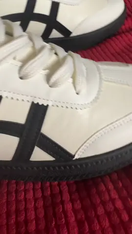 Naghahanap ka ba ng affordable comfy and quality shoes na Pwede sa lahat ng lakad. Check this Yoto Lifestyle Black and white shoes #shoes #sneakers #yoto #womenshoes #unisexshoes 