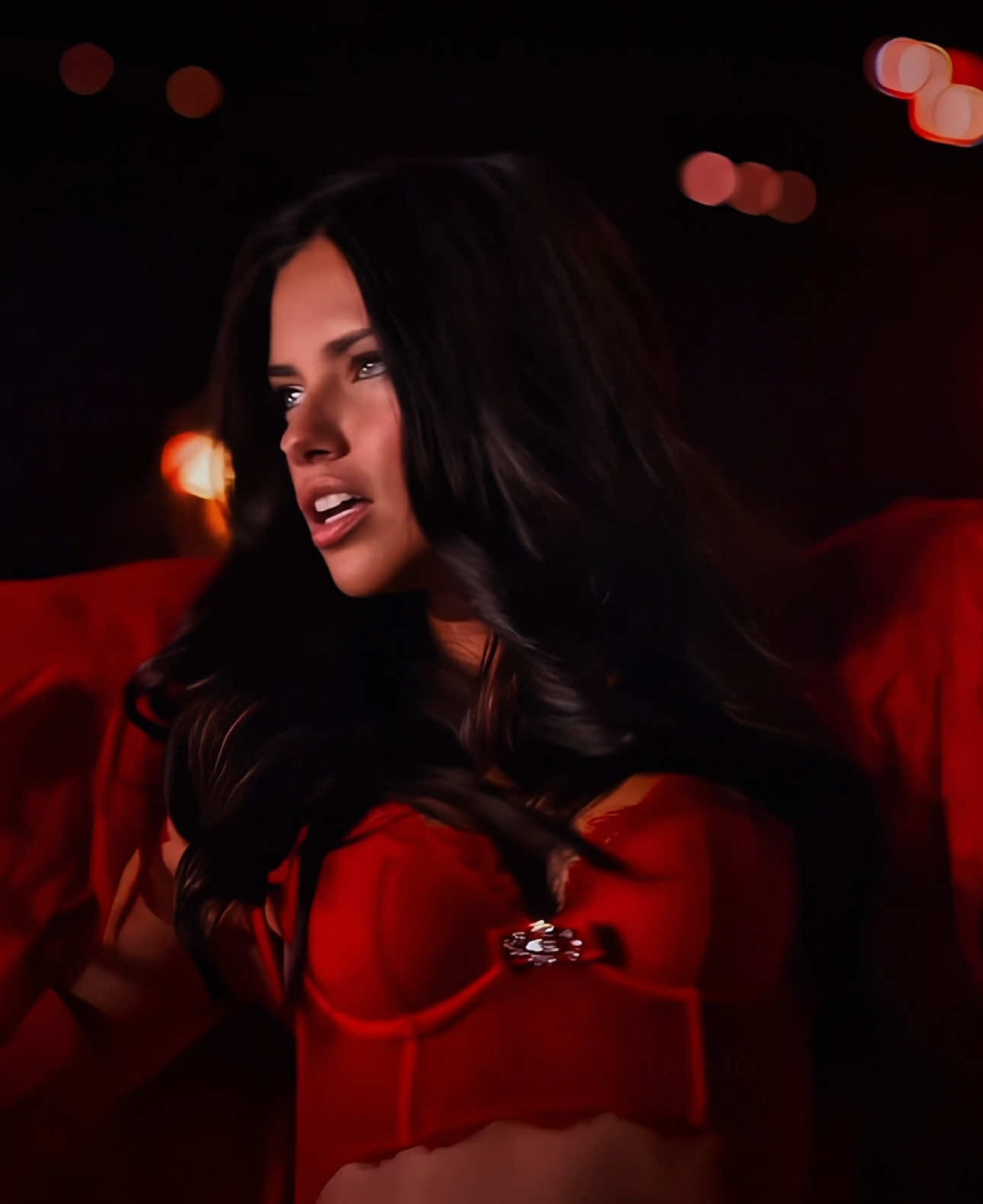 Less than 24 hours til our Super Bowl 🫶🏼🪽 @Victoria’s Secret  #VSFashionShow2025 #VictoriasSecret #VSFS #AdrianaLima 