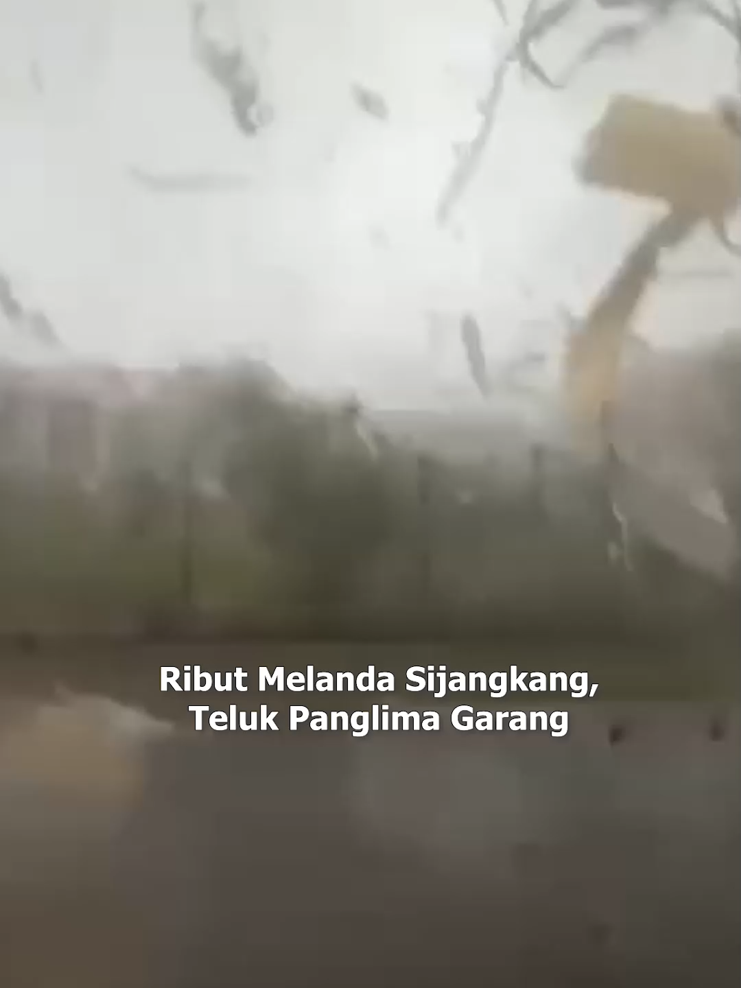 Ribut Melanda Sijangkang, Teluk Panglima Garang. #Ribut #Sijangkang #MGViral Video : Orang Awam