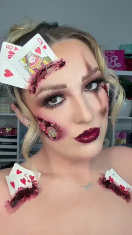 Queen of hearts makeup ♥️🃏🩸 | #queenofhearts #queenofheartsmakeup #halloweenmakeup #halloweentransition #foryou 