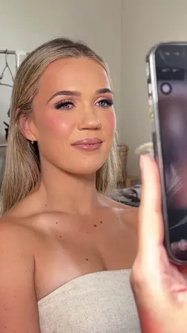 When soft glam meets pure radiance ✨ The kind of glow that looks effortless but lasts all day 💕 Makeup & Hair: @glambyzetta #brisbanemua #softglammakeup #brisbanemakeupartist #goldcoastmakeupartist #glambyzetta 