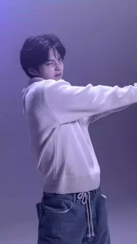 akhirnya yoonho keluarin foto yg pertama, lucuu bnget pls😻🤏 (cr:@Jarr - am prem di bio ) 