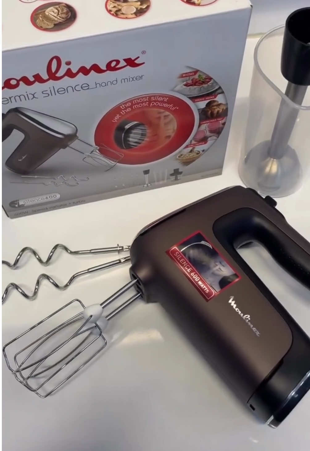 🍰 Batteur Électrique MOULINEX Powermix Silence – 600W 🤫✨ Préparez vos recettes en toute tranquillité grâce à la technologie Silence de Moulinex ! 💪 Puissant moteur 600W pour des résultats rapides et homogènes 🥄 2 jeux de fouets pour fouetter, battre et mélanger facilement 🔇 Silencieux & performant – idéal pour cuisiner sans bruit ⚙️ Design élégant argenté et prise en main confortable ♻️ Produits réparables pendant 15 ans – un choix durable et responsable 📞 Service client dédié & Garantie 2 ans incluse ✨ Offrez-vous la qualité et la fiabilité MOULINEX dès aujourd’hui ! 👉 Disponible maintenant chez ELECTRO HADJ KACEM 🇹🇳 🌐 Commandez sur https://electrohadjkacem.com 💻 #moulinex #powermix #electromenager #fyp #pourtoi 