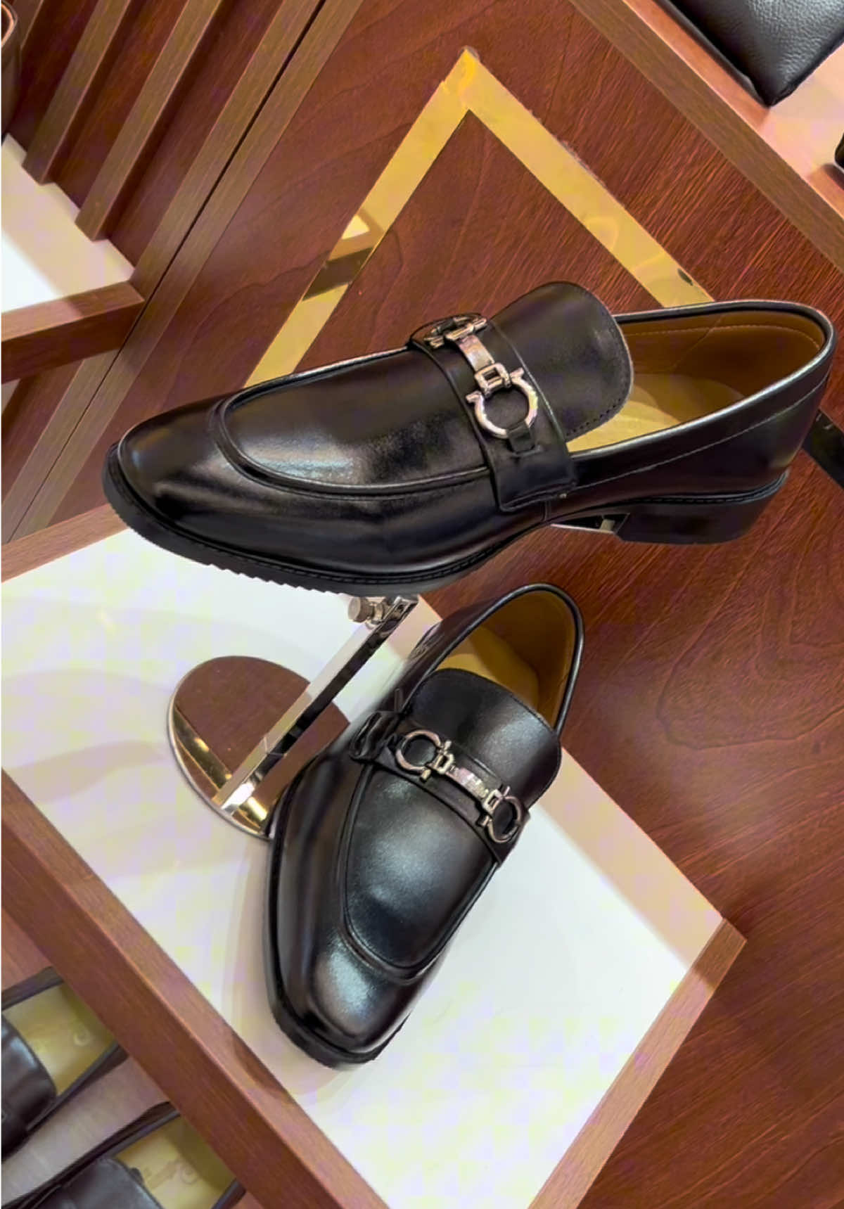 Sang trọng, đẳng cấp và chỉnh chu #pierrecardin #giaydacaocap #oscar #xuhuong #viral 